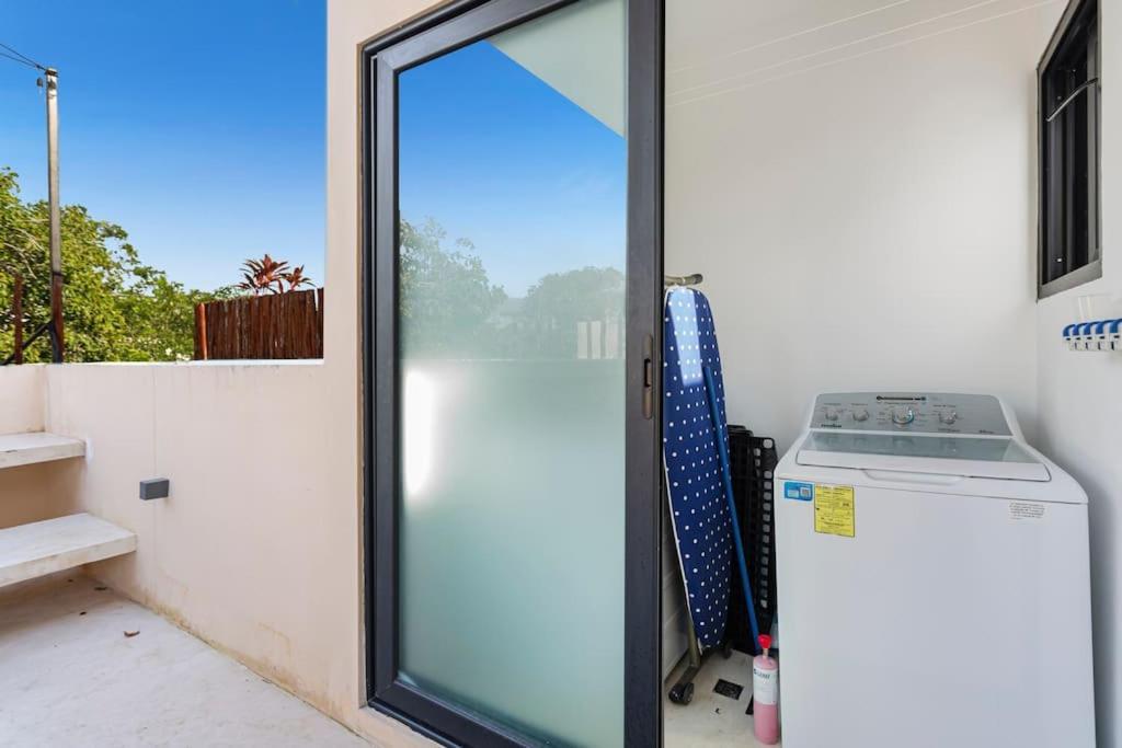 Stunning 4br - Rooftop Pool, 5 Mins To *