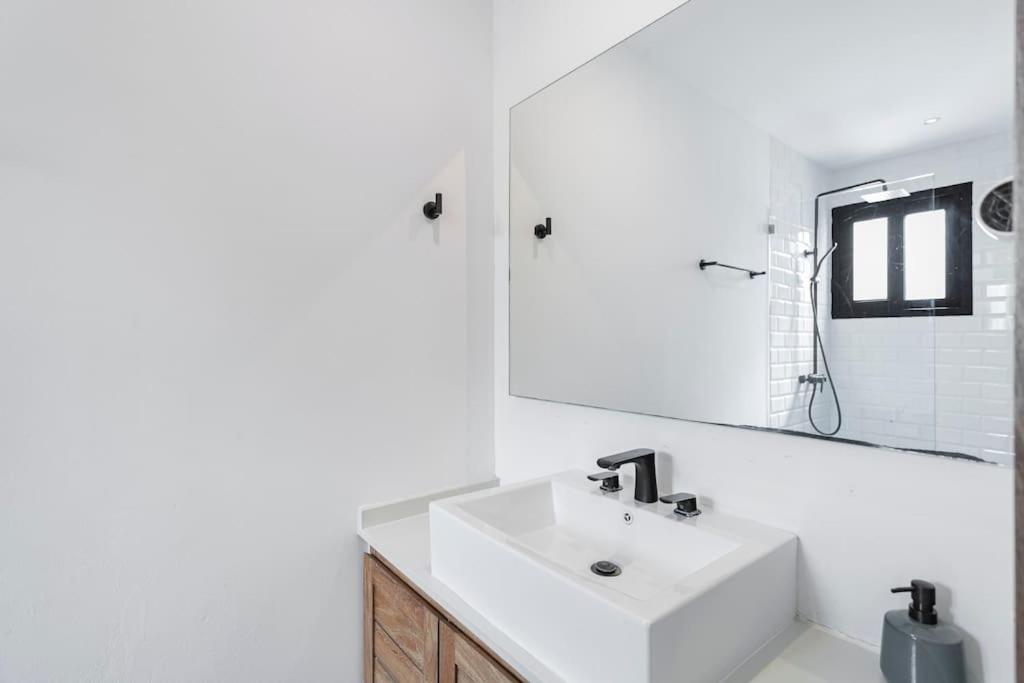 Stunning 4br - Rooftop Pool, 5 Mins To Villa Tulum