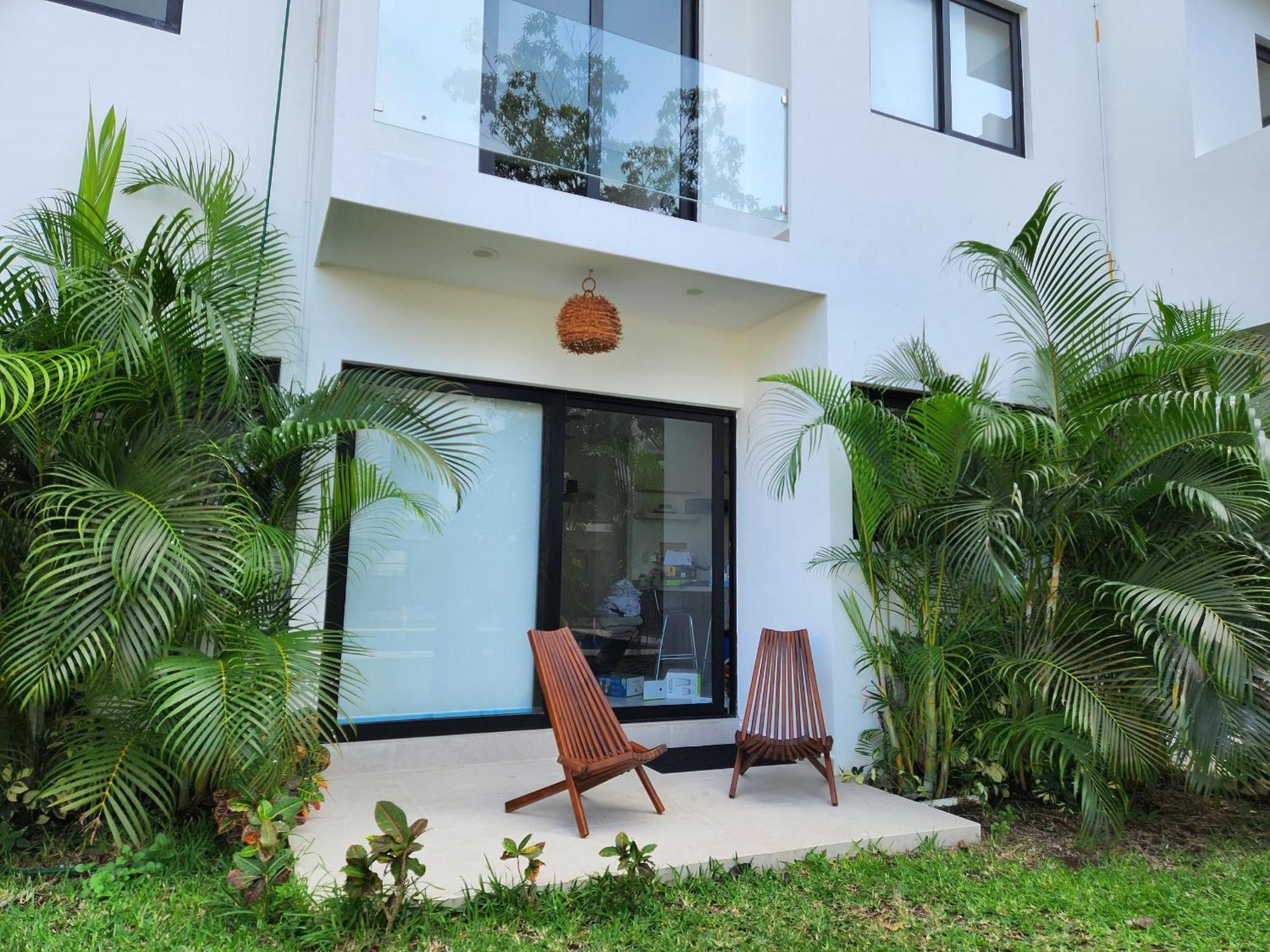 Casa De Tres Recamaras Con Alberca Compartida Con Hermosas Vistas A La Jungla Y Cerca De Todo, Ruinas, Cenotes, Laguna, Playa, Con Cochera Privada