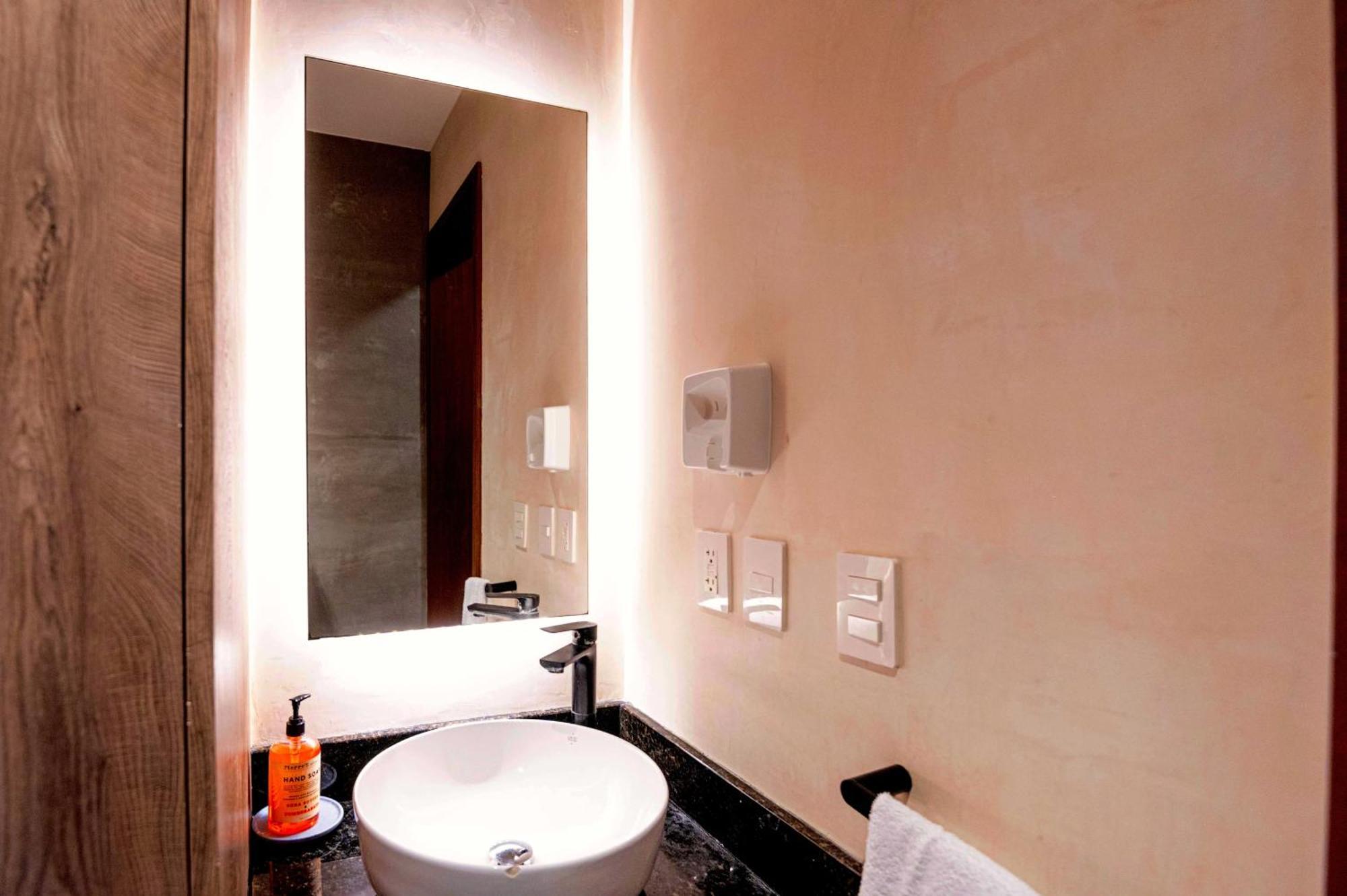 Cacao - With Exterior Plunge Pool Washer & Dryer *