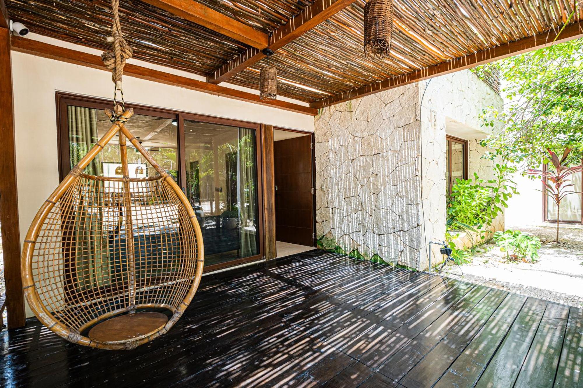 Villa Jungle - Chakra Artbat *