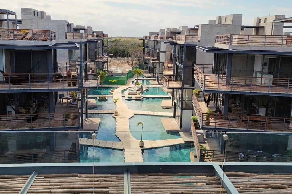 Xalet Luxury Condos. Apartamento