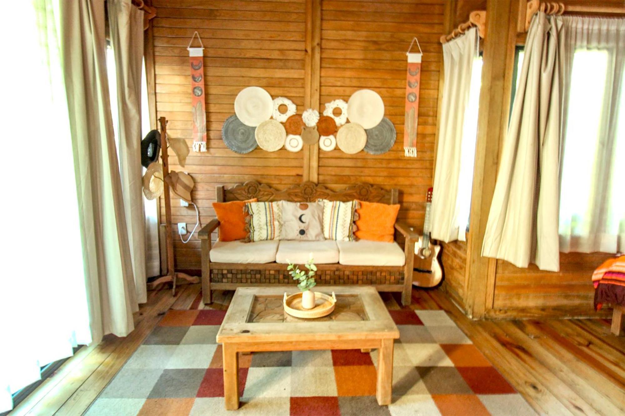 Alicat Villa *