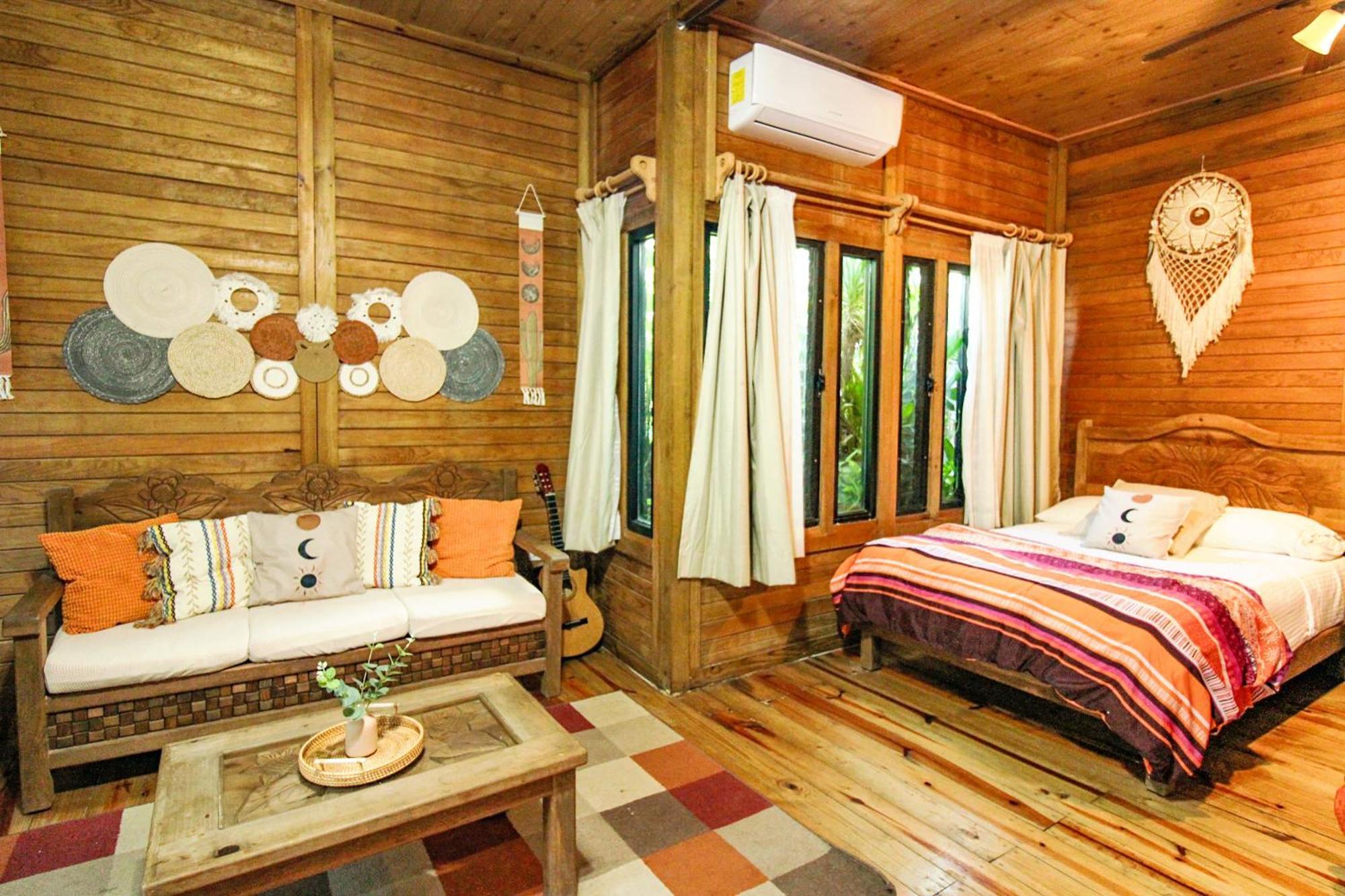 Alicat Villa *