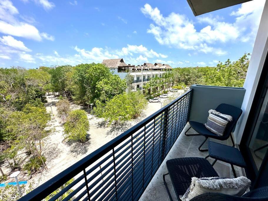 Cozy With Balcony And Rooftop Pool In Apartamento Tulum