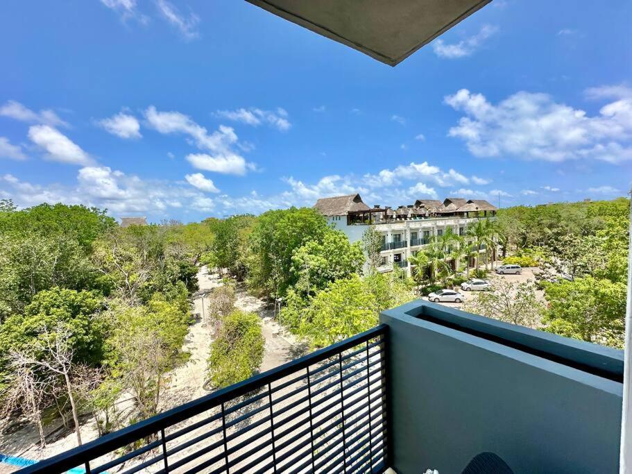 Cozy With Balcony And Rooftop Pool In *