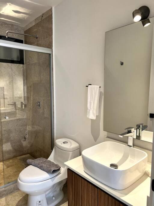 Super Comfortable With Office Space! Apartment