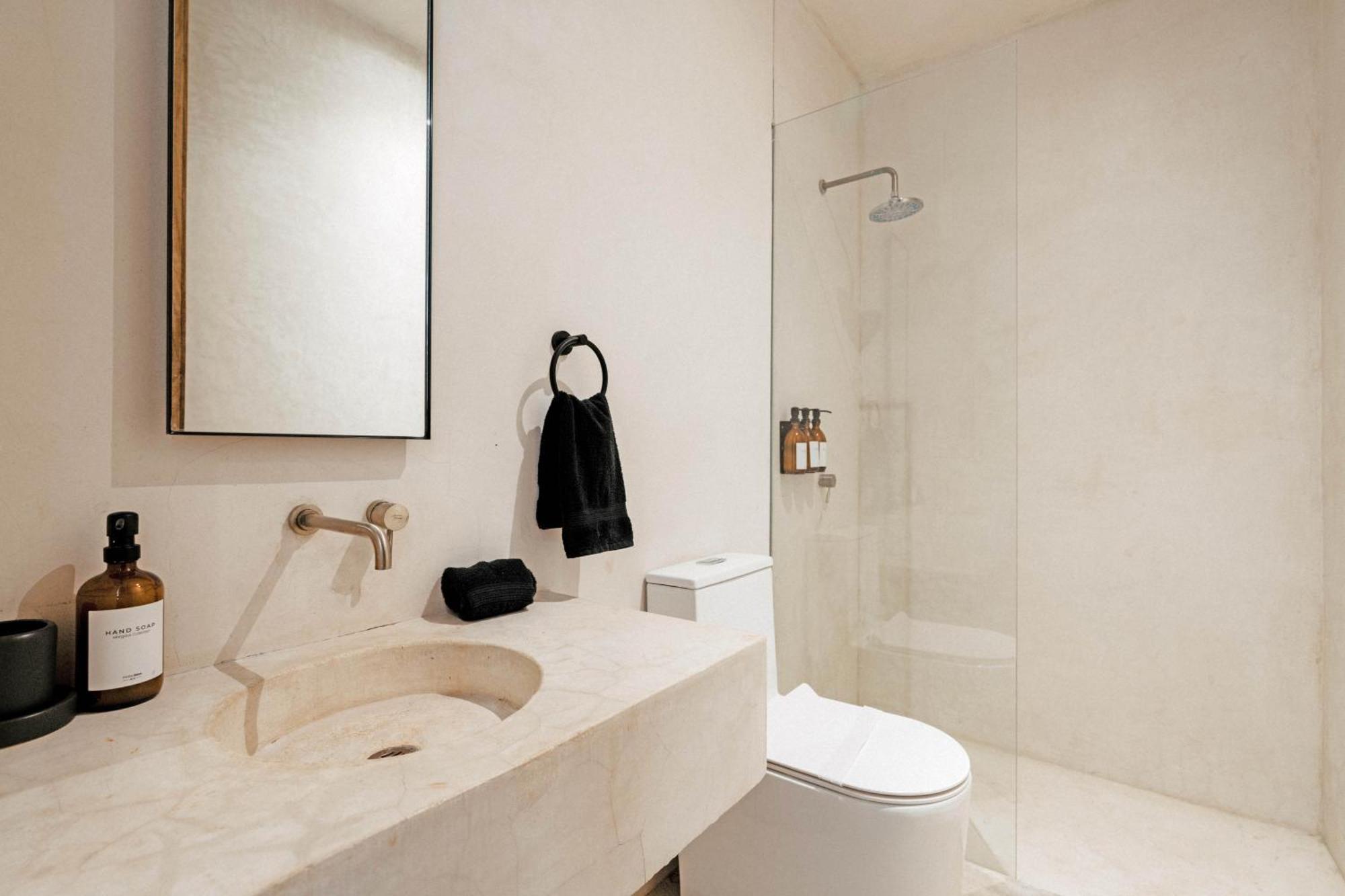 Villa Casa Areca, Awarded Architectural Located In A Secured Gated Community, With Concierge Services *