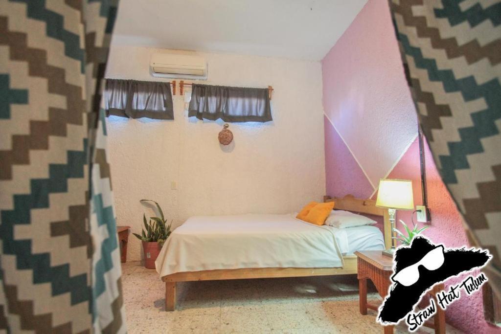 Hostal Straw & Rooftop Bar *