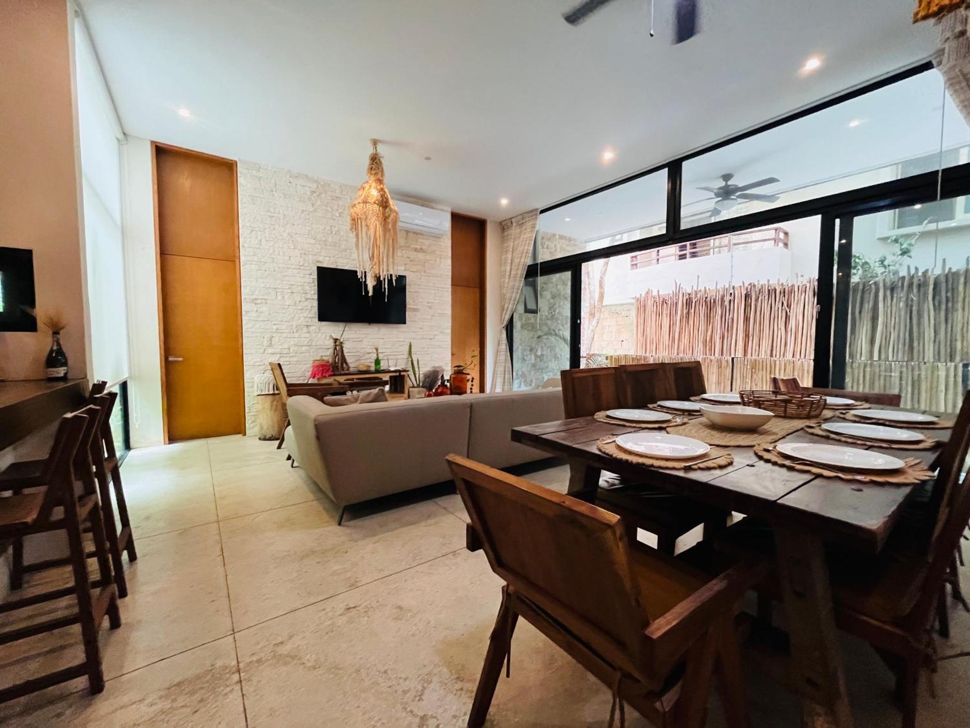 Luxe 3br - Private Terrace, Pool & Vibes *