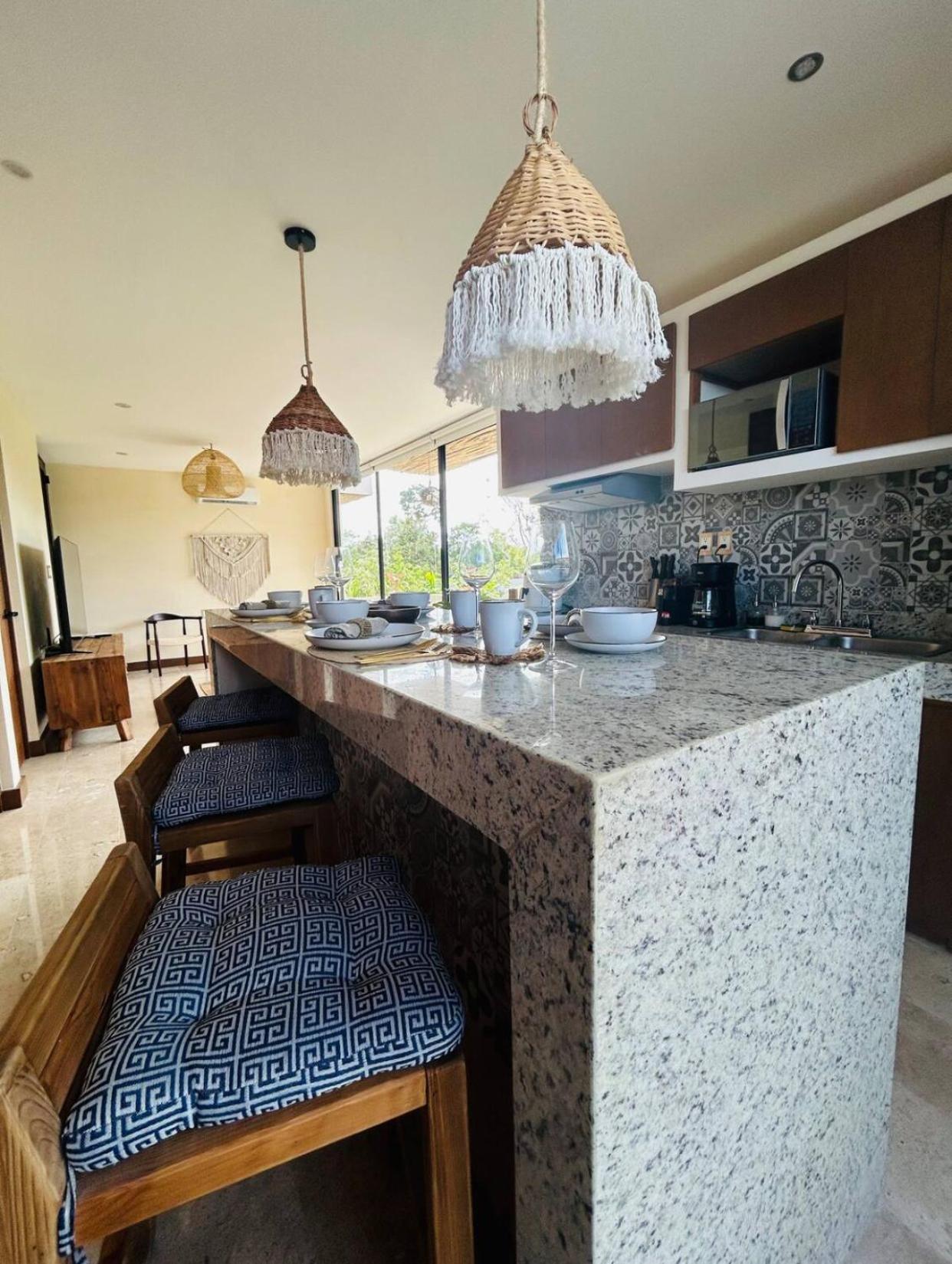 Apartamento New Large Luxurious 1 Bedroom, 1 Bathroom In