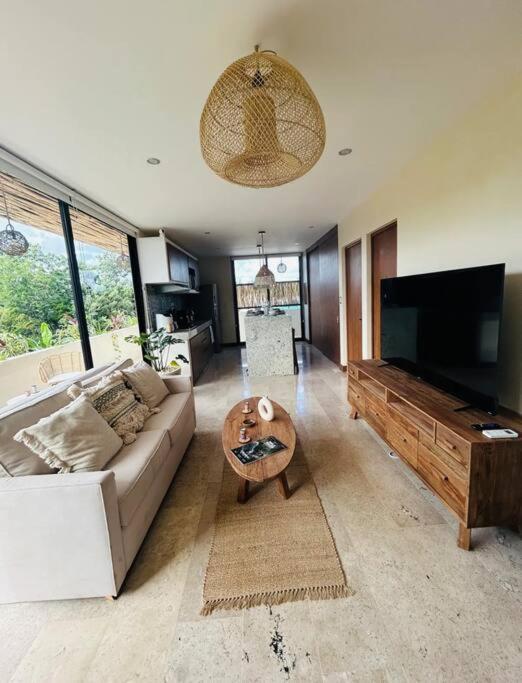 Apartamento New Large Luxurious 1 Bedroom, 1 Bathroom In *