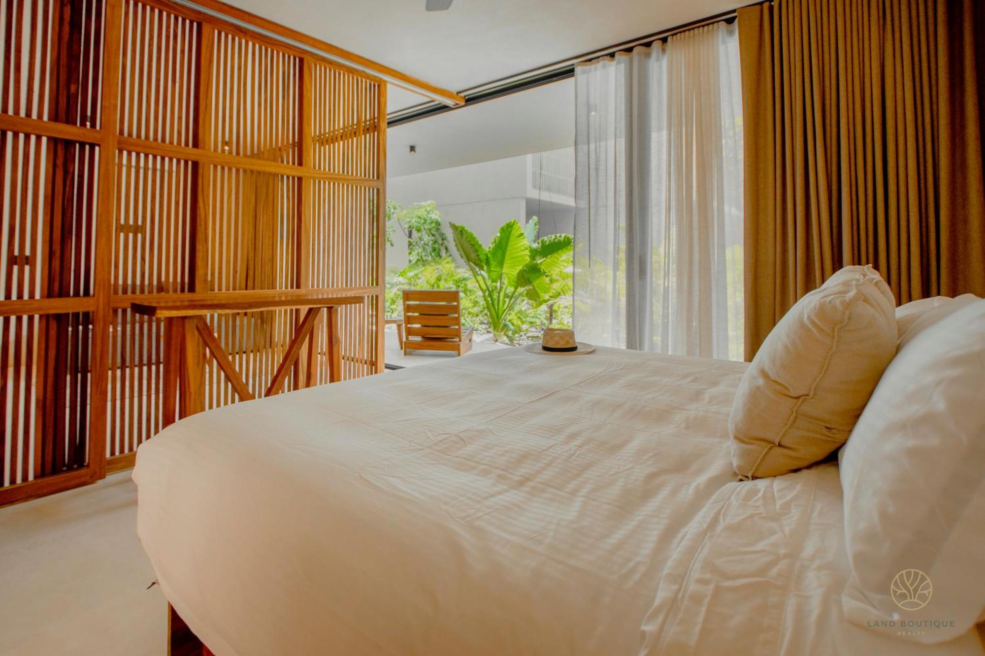 Muunek By Land Boutique *