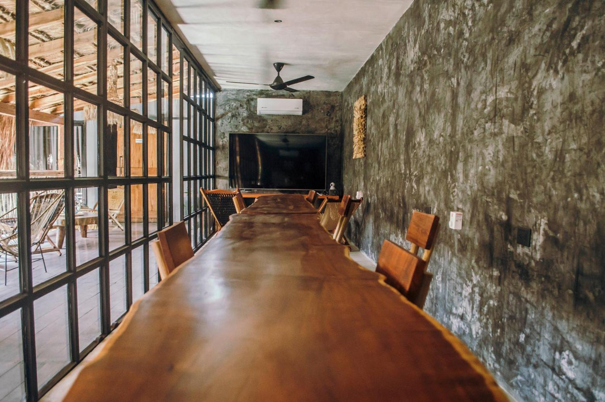 Hostal Meteora & Coffeehouse
