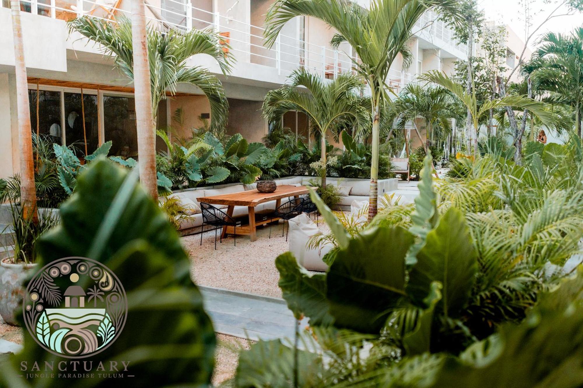 New Sanctuary With A Jacuzzi And Private Tub In The Jungle *