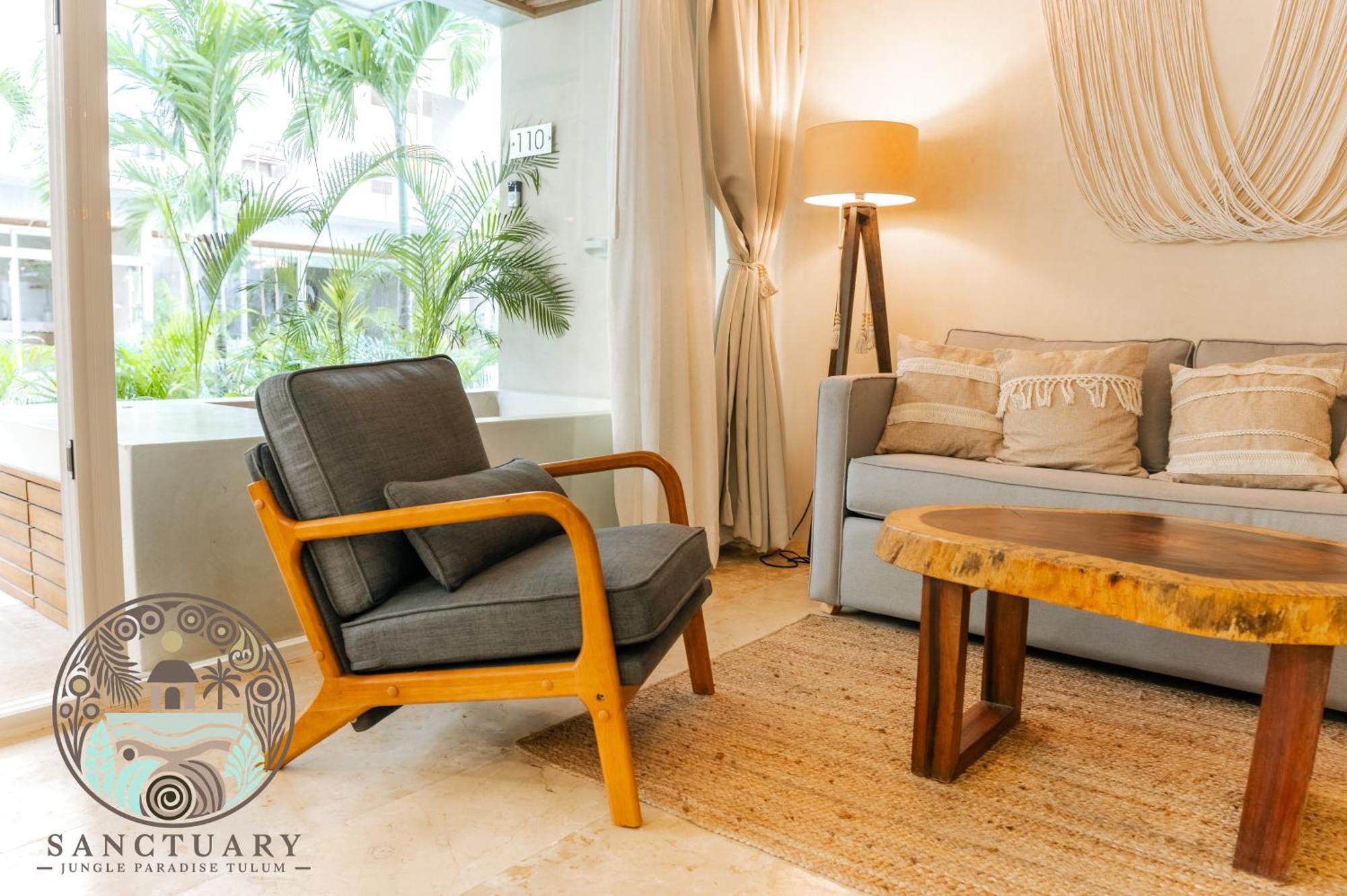New Sanctuary With A Jacuzzi And Private Tub In The Jungle *
