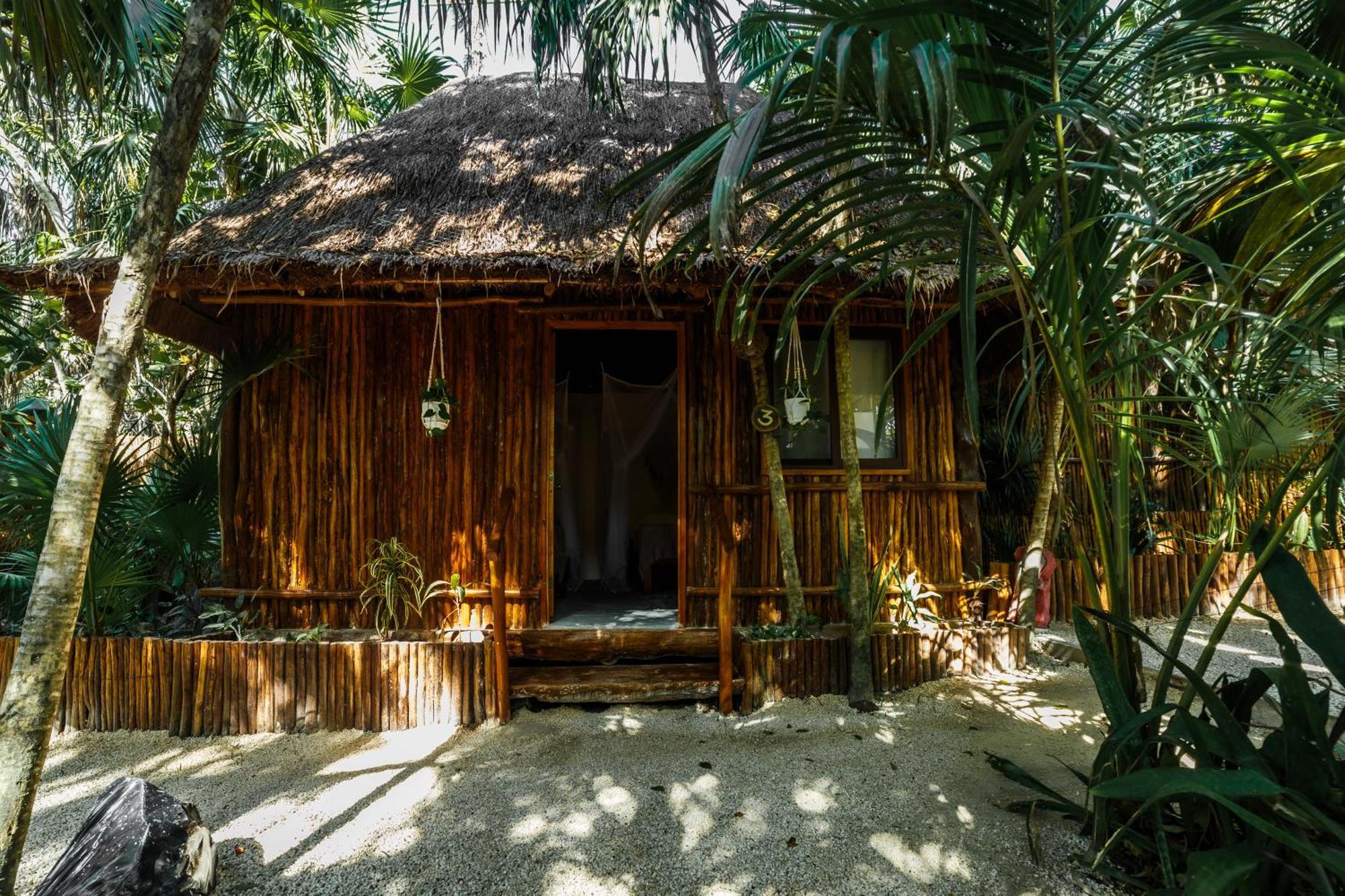 Hotel Co.bañitas Tulum