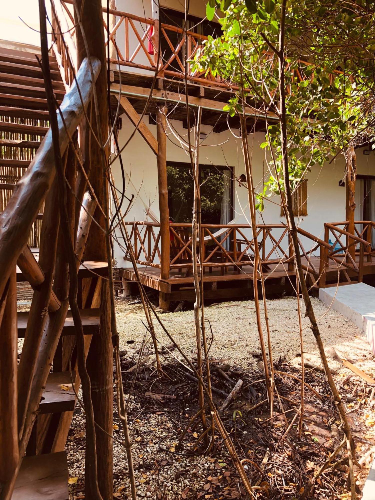 - Aldea Mangle & Cenote *