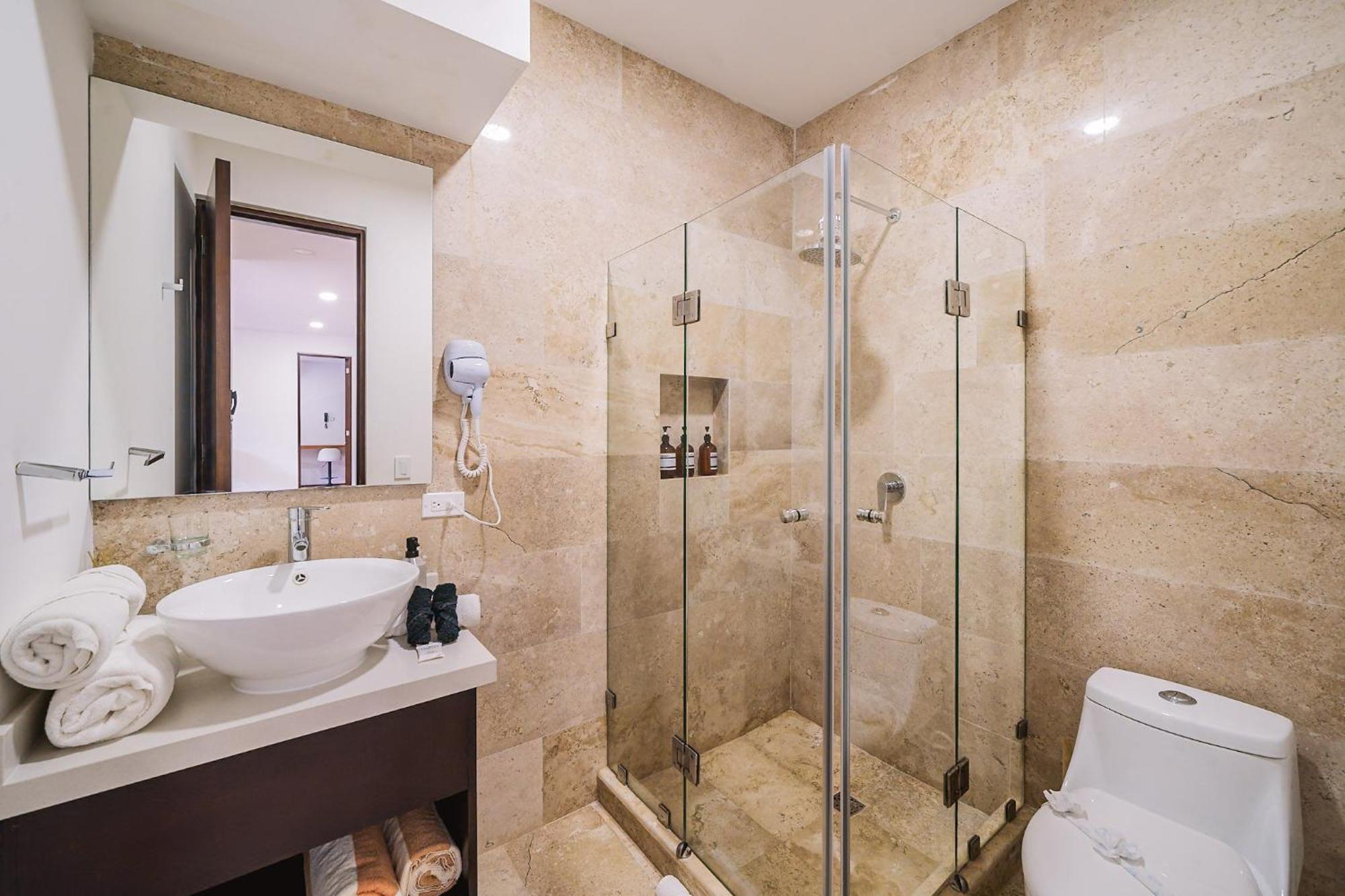 2br Sun Lover's Nest W Gym Rooftop Apartamento *
