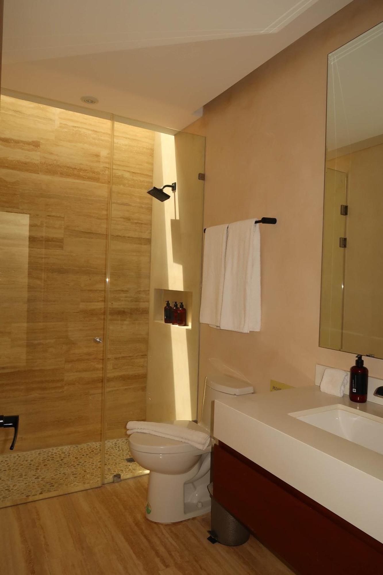 Luxury 4br With 3 Pools & Paddle Court, Karanda Villa Tulum