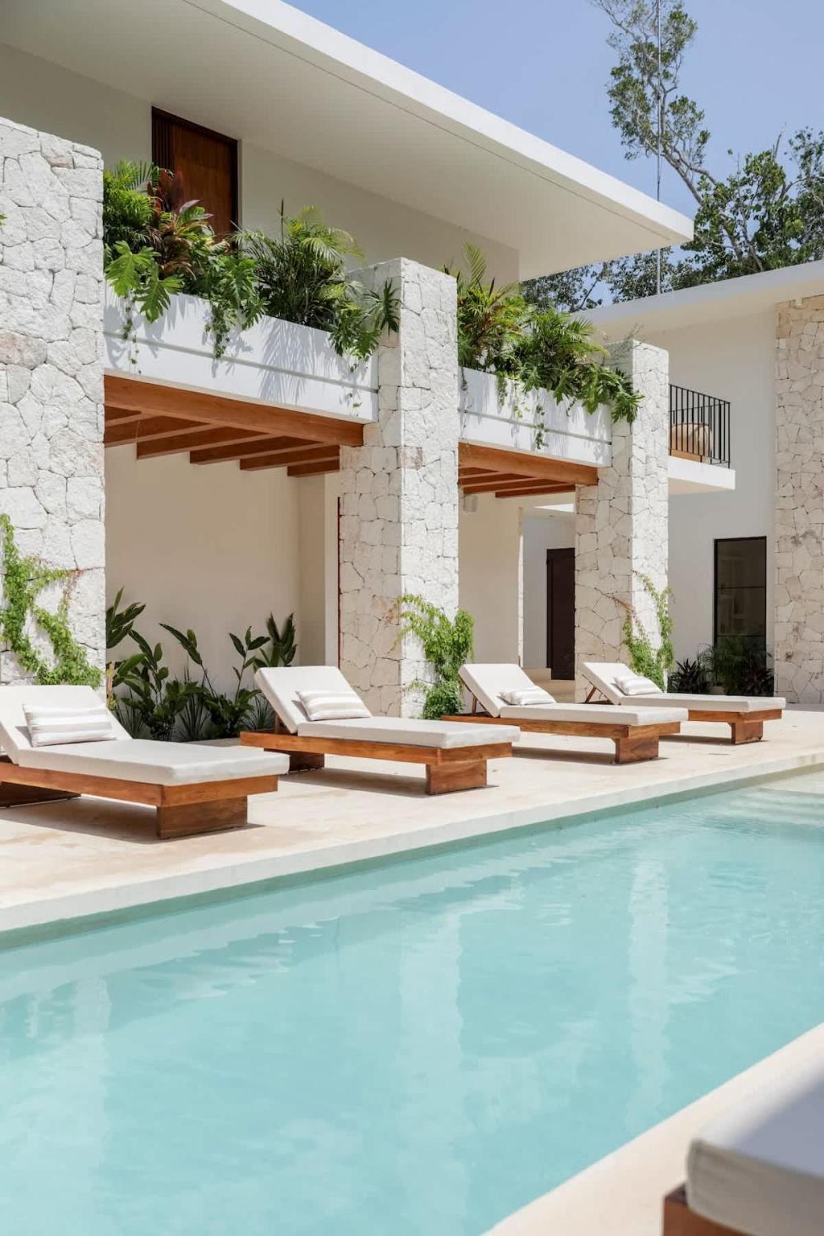 Hacienda Babylon - 9 10 Pools Gym & Sauna