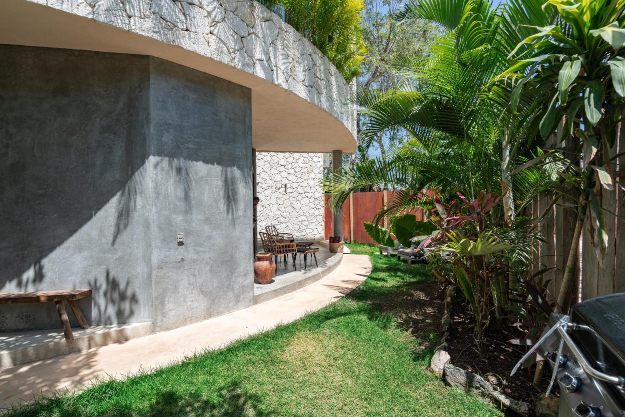 Rousseau Jungle Priv Pool Concierge 1b *