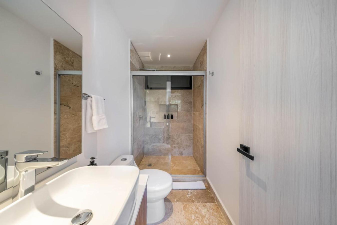 Сasa de vacaciones Lux 2 Bd W Balcony, Rooftop Pool In Aldea Zama *