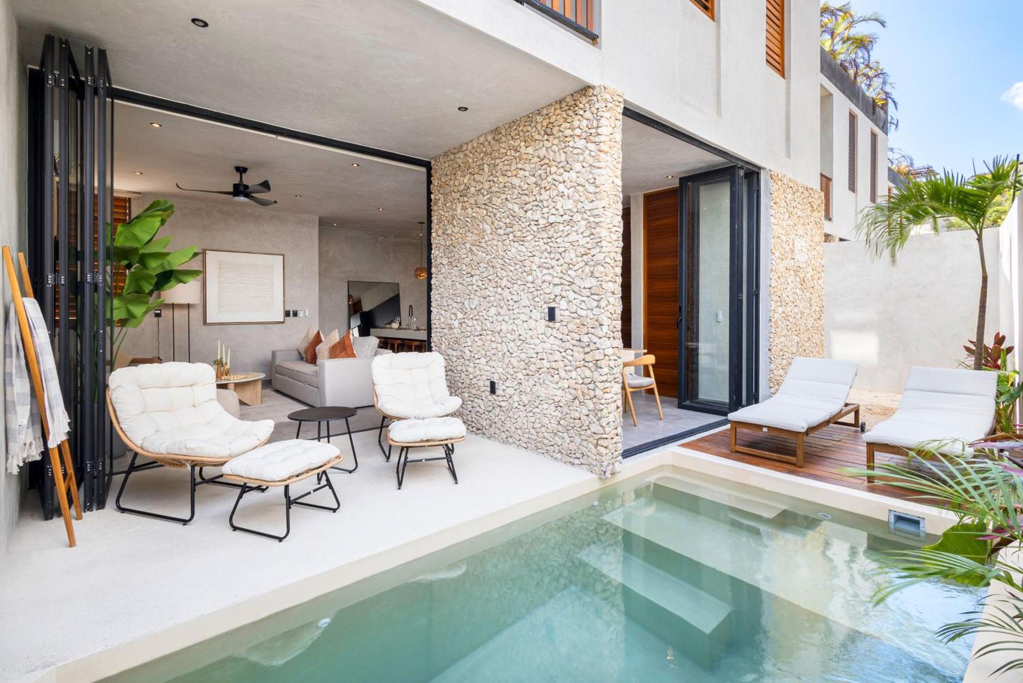 Modern And Luxury With 2 Private Pools In