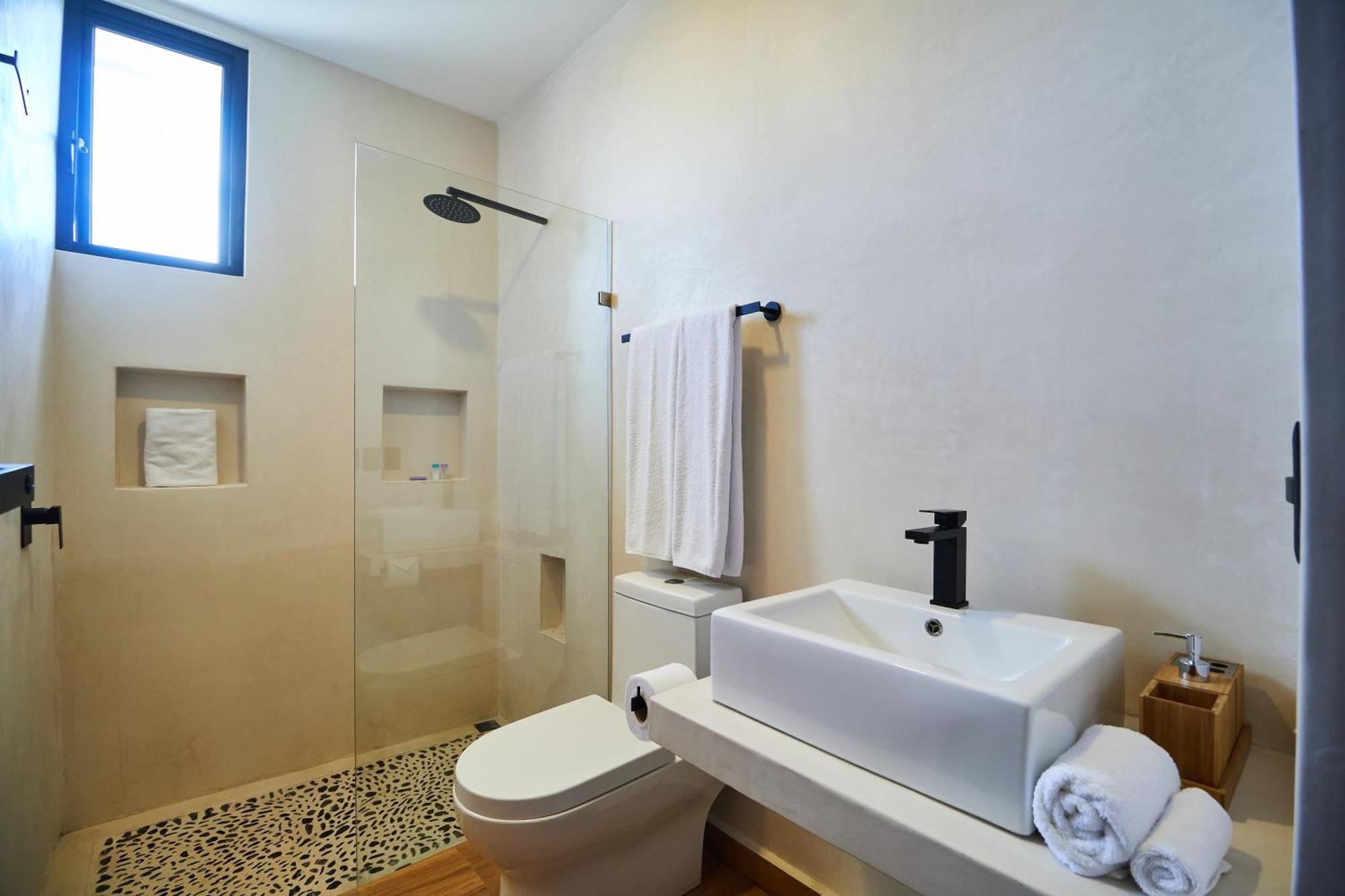 Casa Baay - Private 17 Bedroom House, 34 Pax, Rooftop And Pool *