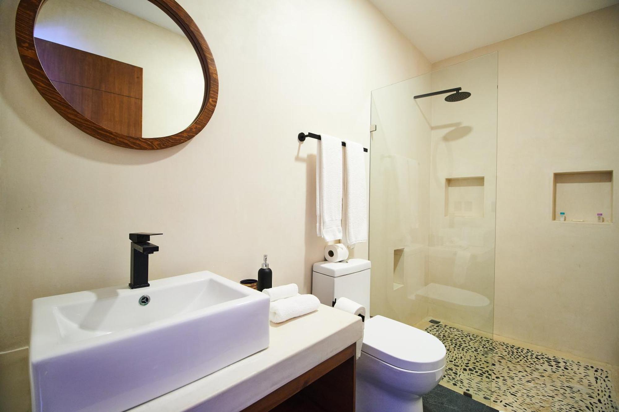Casa Baay - Private 17 Bedroom House, 34 Pax, Rooftop And Pool