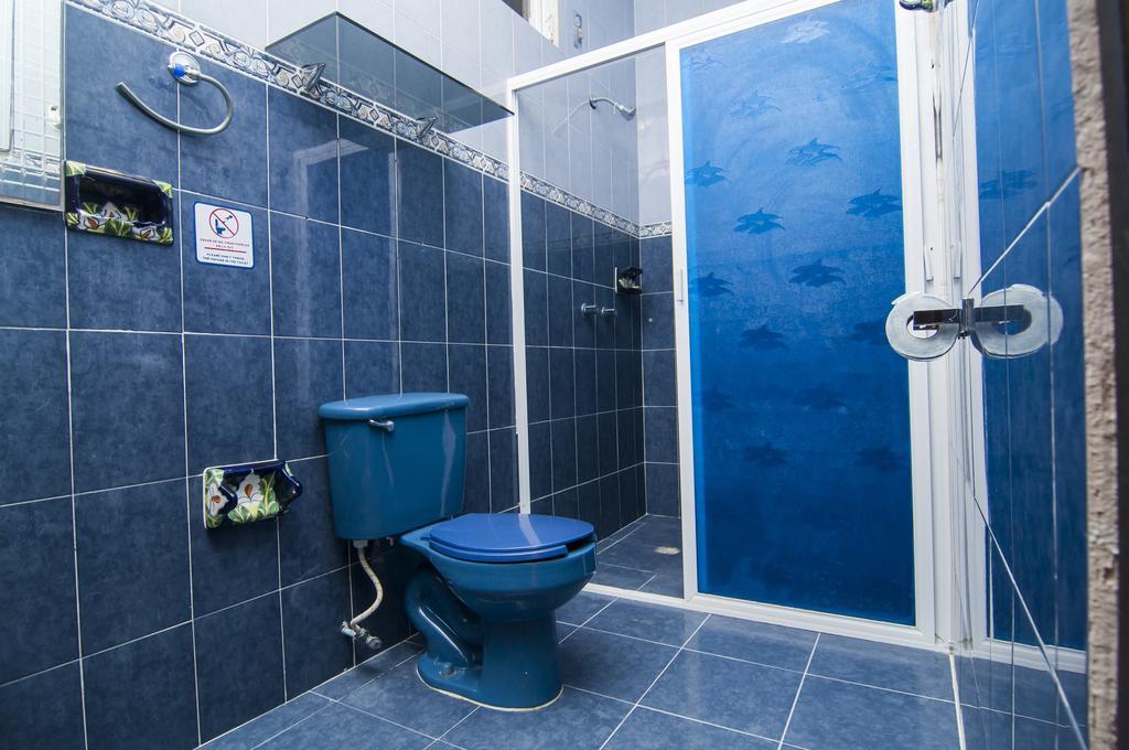 Hostal Charlys *