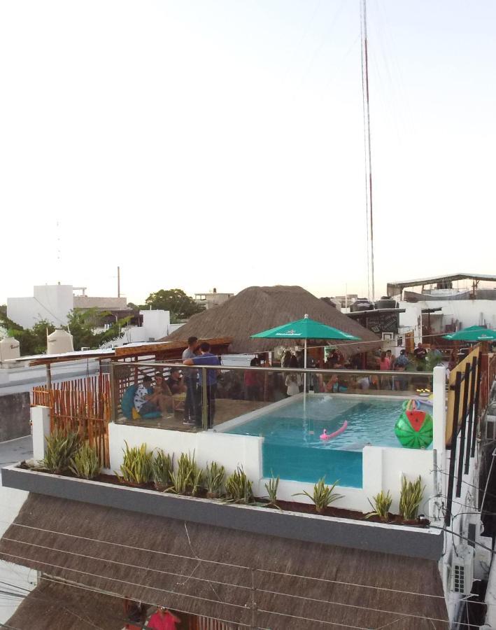 Straw & Rooftop Bar Hostal Tulum
