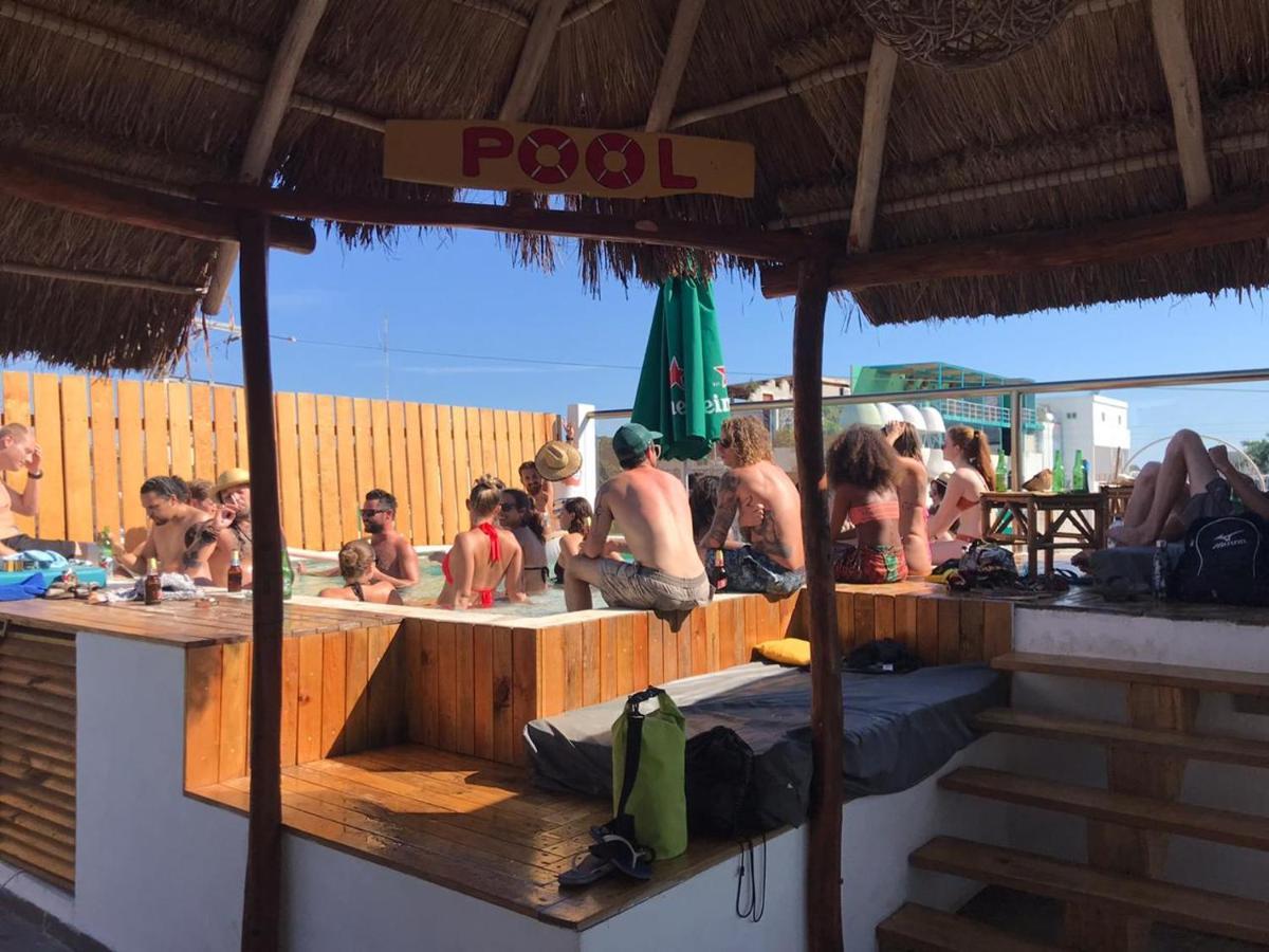 Straw & Rooftop Bar Hostal