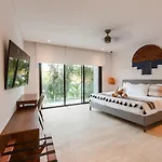 Your Place In Town With Pool, Coworking And Gym Located At Central Park Lagunas