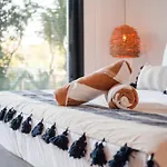 Your Place In Town With Pool, Coworking And Gym Located At Central Park Lagunas