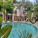 Palalma Luxury 2BD condo, FAST WIFI, TV, Ammenities, Pool