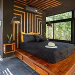 K NAJ- Tiny House con cenote natural privado.