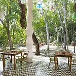 Chic-Modern Apt W/Pool, Garden, Parking & 3 Bikes