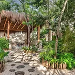 Palalma Luxury 2BD condo, FAST WIFI, TV, Ammenities, Pool