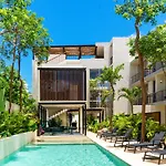Luxury Condo For 4 With Access To Pool - A203