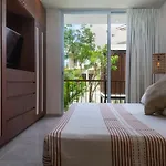 Luxury Condo For 4 With Access To Pool - A203