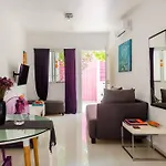 Roxie\'S Charming Art House, Great Location