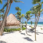 Los Amigos Beach Hotel Boutique