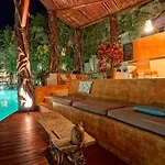 Sleeps 4-6-Amazing 2 Bedroom Ph With Bbq Jacuzzi