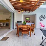 Luxury Private 3Bed Villa, Garden, Pool,Security