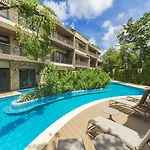 ***New Swim Up with Prívate Jacuzzi***