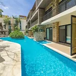 ***New Swim Up with Prívate Jacuzzi***