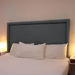 Spacious 3 Bed Penthouse With Rooftop And Gym