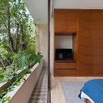 205 Perfect Location 3 Bedrooms Apartment