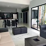 Casa Llena De Vida